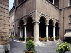 Loggia dei Mercanti 